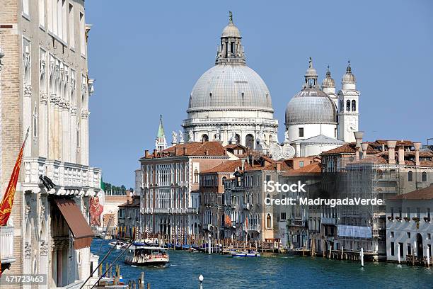 Canali Di Venezia Italia - Fotografie stock e altre immagini di Ambientazione esterna - Ambientazione esterna, Architettura, Basilica di Santa Maria della Salute