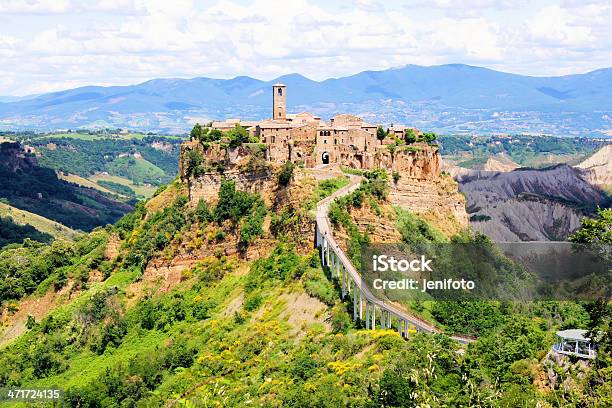 Тосканская Хилл Город — стоковые фотографии и другие картинки Civita Di Bagnoregio - Civita Di Bagnoregio, Архитектура, Без людей