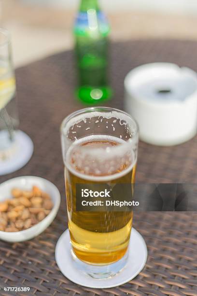 Szkło Piwa - zdjęcia stockowe i więcej obrazów Alkohol - napój - Alkohol - napój, Bez ludzi, Butelka