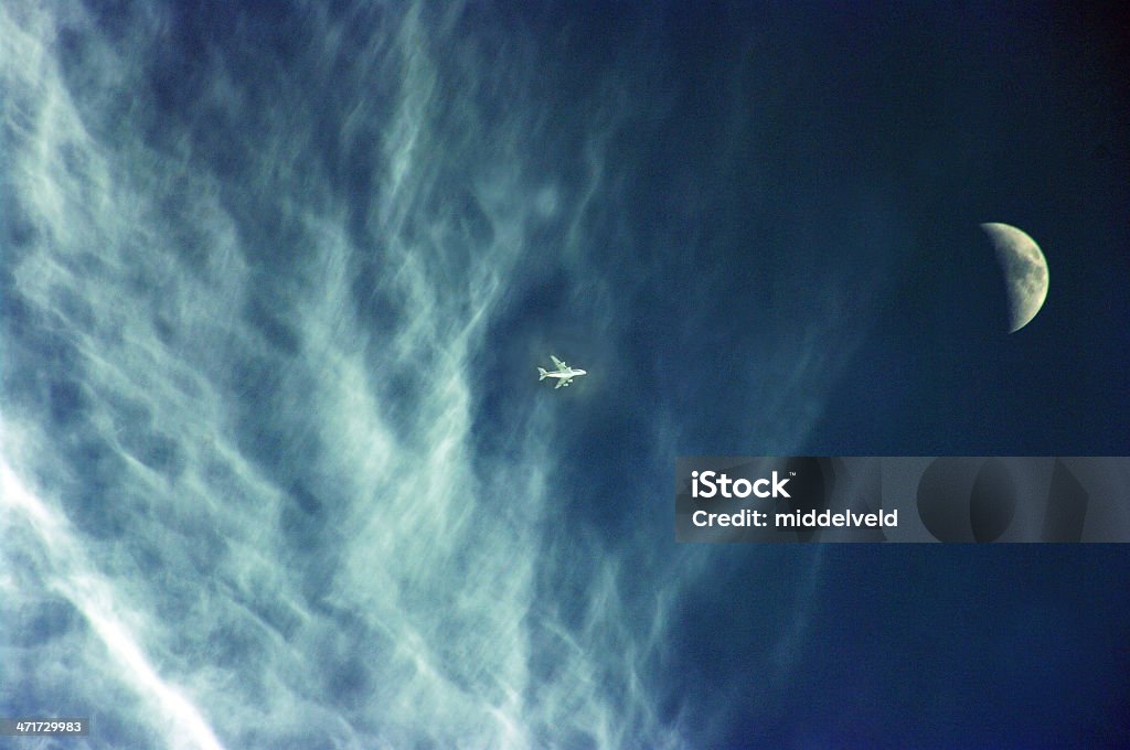 Avión de cruzar la luna - Foto de stock de Abstracto libre de derechos