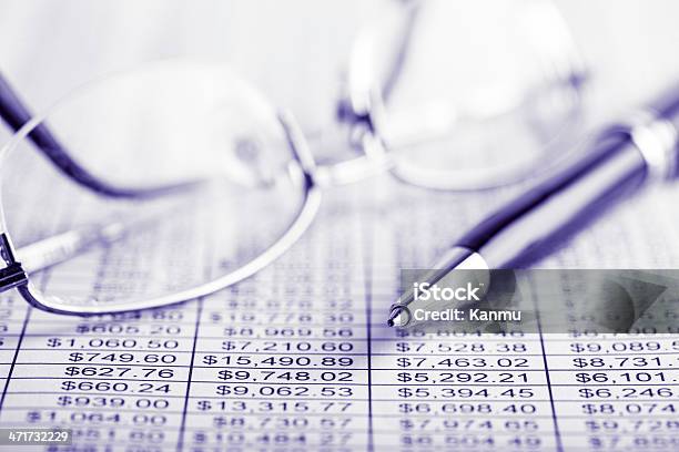 Numerales Y Finanzas Foto de stock y más banco de imágenes de Acontecimiento anual - Acontecimiento anual, Ahorros, Amarillo - Color