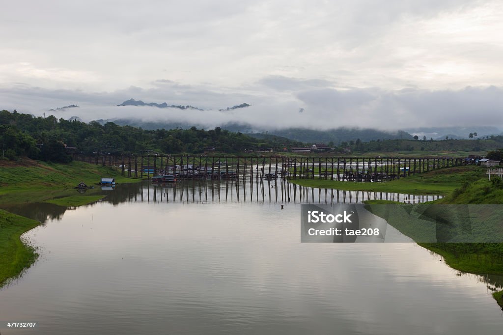 Puente de madera lunes en Tailandia - Foto de stock de Aire libre libre de derechos