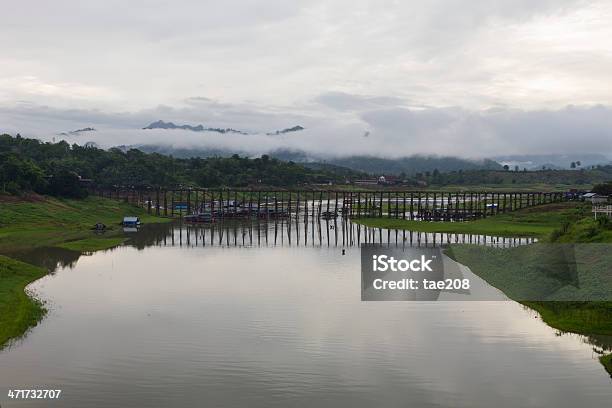 Lun Ponte Di Legno In Tailandia - Fotografie stock e altre immagini di Ambientazione esterna - Ambientazione esterna, Arrangiare, Asia