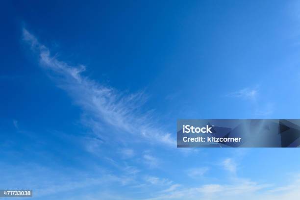 Weiße Flauschige Wolken Über Blauer Himmel Stockfoto und mehr Bilder von 2015 - 2015, Blau, Fotografie