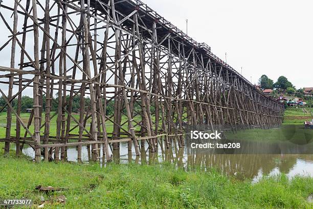 Foto de Segunda Ponte De Madeira Na Tailândia e mais fotos de stock de Aldeia - Aldeia, Arranjar, Cena Rural