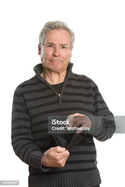 Senior Hombre Caucásico Retrato Serie Con Billetera Vacía Foto de stock y más banco de imágenes de Tercera edad