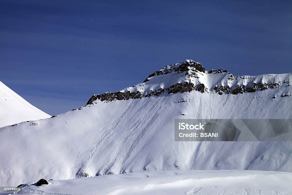 Off-podłożem stożka z ślady avalanches - Zbiór zdjęć royalty-free (Bez ludzi)