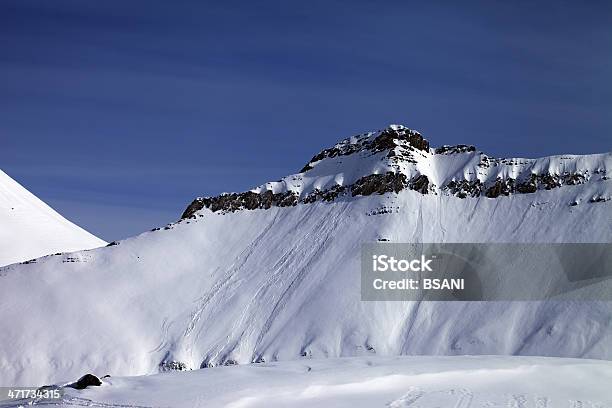 Offpodłożem Stożka Z Ślady Avalanches - zdjęcia stockowe i więcej obrazów Bez ludzi - Bez ludzi, Fotografika, Gruzja