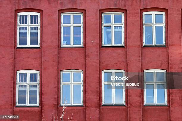 Vermelho Apartamento Casa Velha Em Copenhaga Dinamarca - Fotografias de stock e mais imagens de Vesterbro - Copenhaga