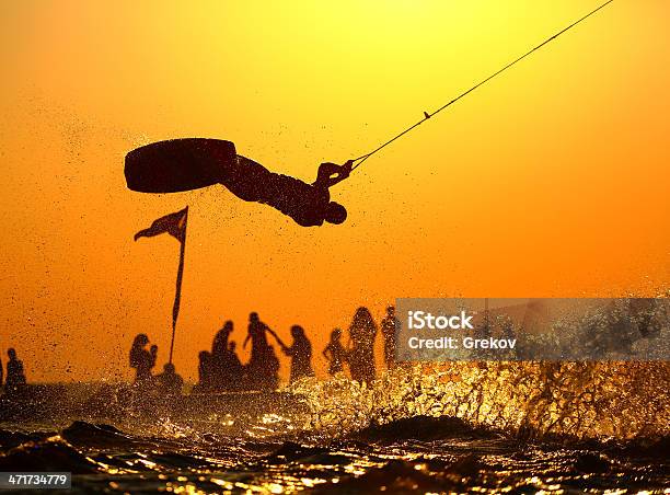 Wakeboard - zdjęcia stockowe i więcej obrazów Chlapać - Chlapać, Czynność, Fala przybrzeżna