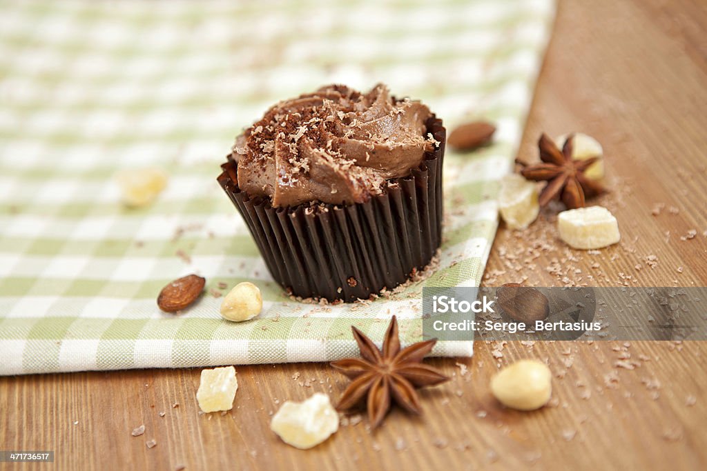 Шоколадный cupcake - Стоковые фото Американская культура роялти-фри