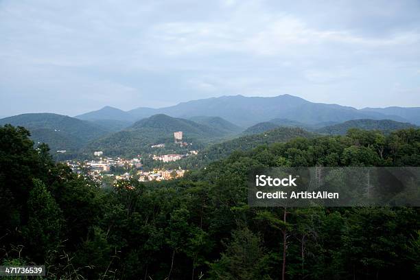 Gatlinburg Tennessee Vista Da Montagne Fumose - Fotografie stock e altre immagini di Ambientazione esterna - Ambientazione esterna, Appalachia, Bosco