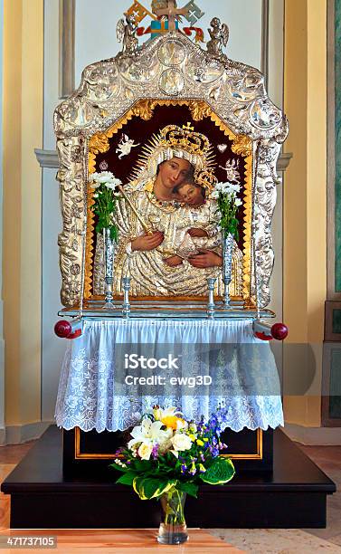 Foto de Madonna E Criança e mais fotos de stock de Abadia - Mosteiro - Abadia - Mosteiro, Altar, Amor