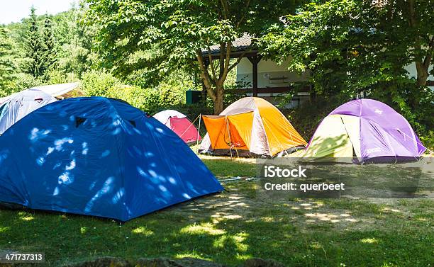 Campingplatz Mit Zelten Stockfoto und mehr Bilder von Baum - Baum, Camping, Entspannung