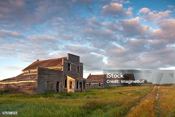 Prairie Ghost Town - zdjęcia stockowe i więcej obrazów Dziki Zachód - Dziki Zachód, Miejscowość, Architektura