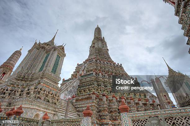 Photo libre de droit de Le Temple Wat Arun À Bangkok En Thaïlande banque d'images et plus d'images libres de droit de Admirer le paysage - Admirer le paysage, Architecture, Asie du Sud-Est