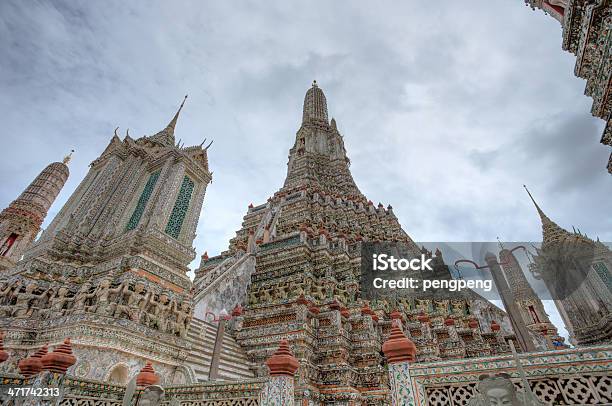 Wat Arun Templo De Banguecoque Tailândia - Fotografias de stock e mais imagens de Admirar a Vista - Admirar a Vista, Anoitecer, Arquitetura