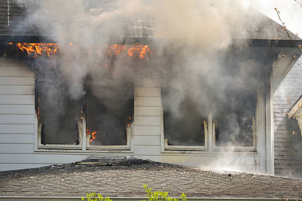 house feuer - beschädigt stock-fotos und bilder