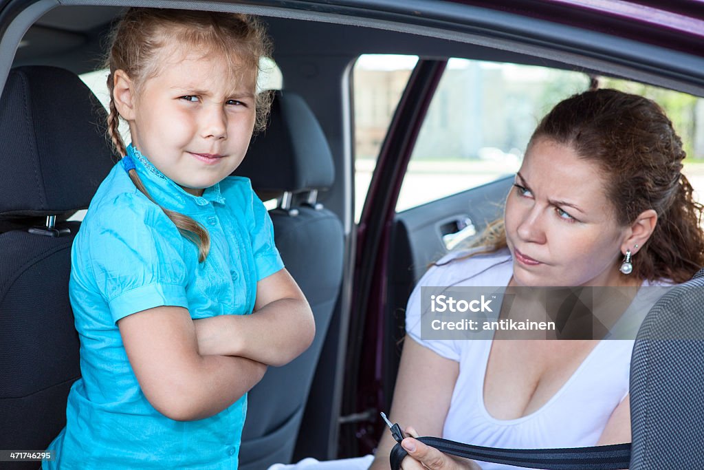 Mutter überzeugende Mädchen, im Kindersitz - Lizenzfrei Baby Stock-Foto