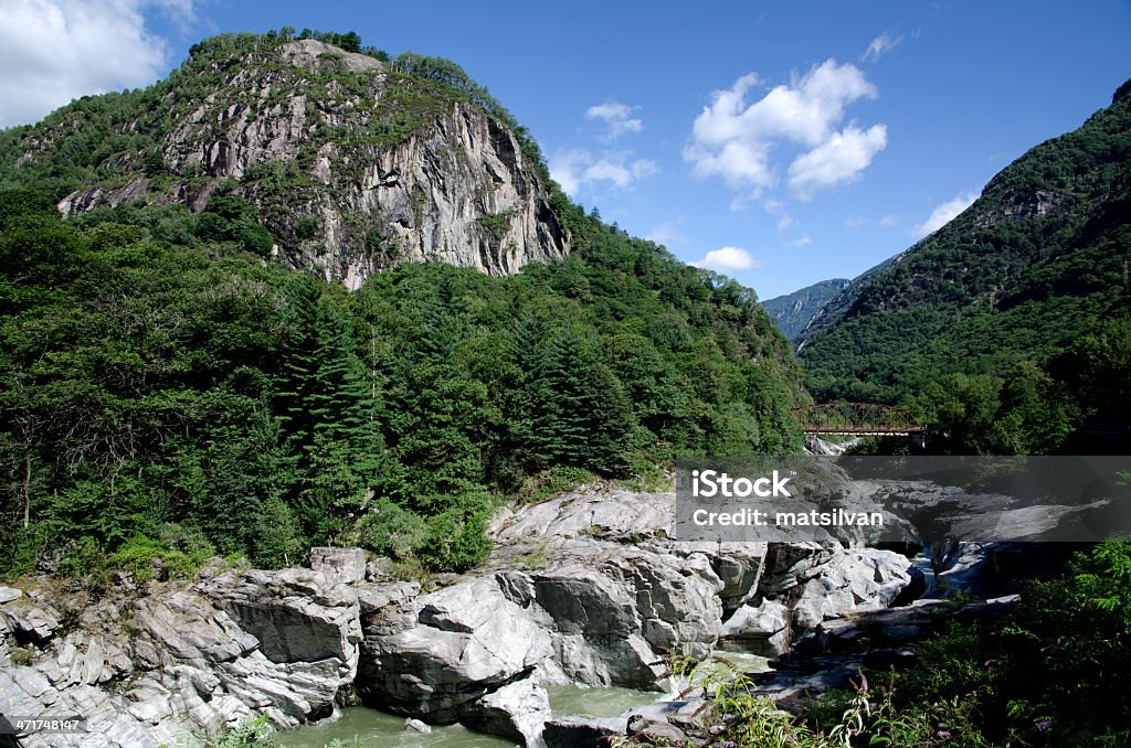 Fluss und die Berge - Lizenzfrei Alpen Stock-Foto