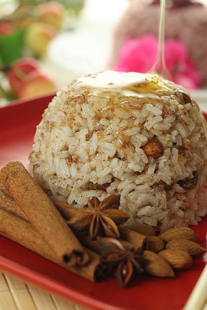 Hot cinnamon and rice dessert