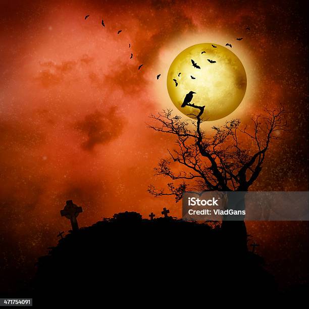 Foto de Lanterna De Halloween e mais fotos de stock de Antigo - Antigo, Cemitério, Contraluz