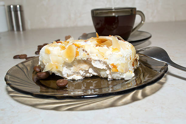 torta di mandorle e caffè - studio shot gourmet freshness cold foto e immagini stock