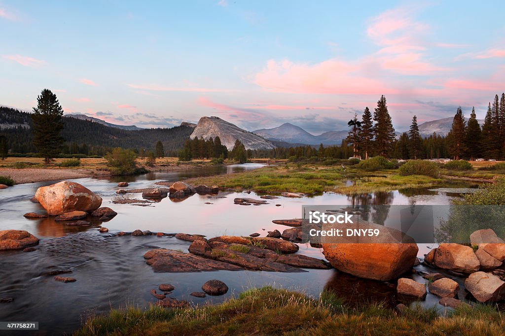 Tuolumne Meadows - Foto de stock de Río Tuolumne libre de derechos