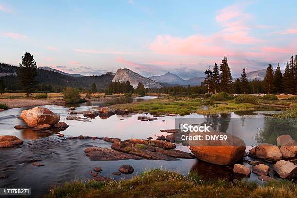 Tuolumne Meadows Foto de stock y más banco de imágenes de Río Tuolumne - Río Tuolumne, Actividad al aire libre, Actividades recreativas