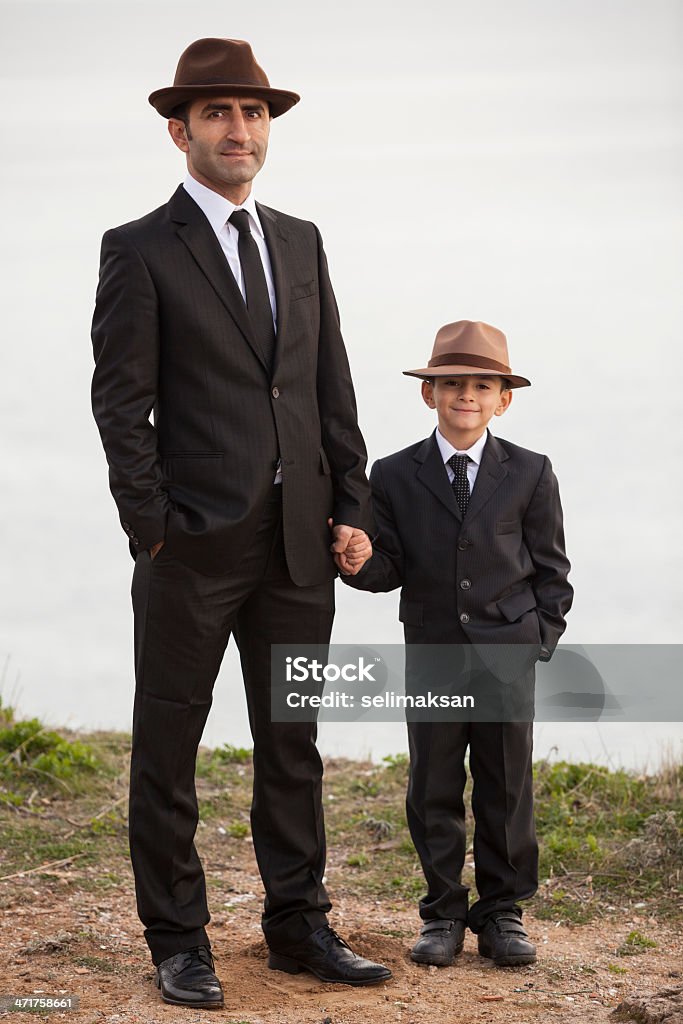 Padre e sonin capi simili per la comunicazione tra le generazioni - Foto stock royalty-free di Padre