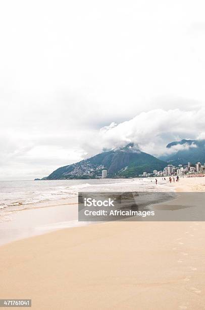 Vacío Copacabana Beach Rio De Janeiro Brasil Foto de stock y más banco de imágenes de Playa de Ipanema - Playa de Ipanema, Actividades recreativas, Agua