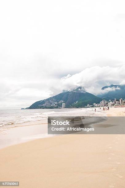 Vuoto Spiaggia Di Copacabana Rio De Janeiro Brasile - Fotografie stock e altre immagini di Spiaggia di Ipanema