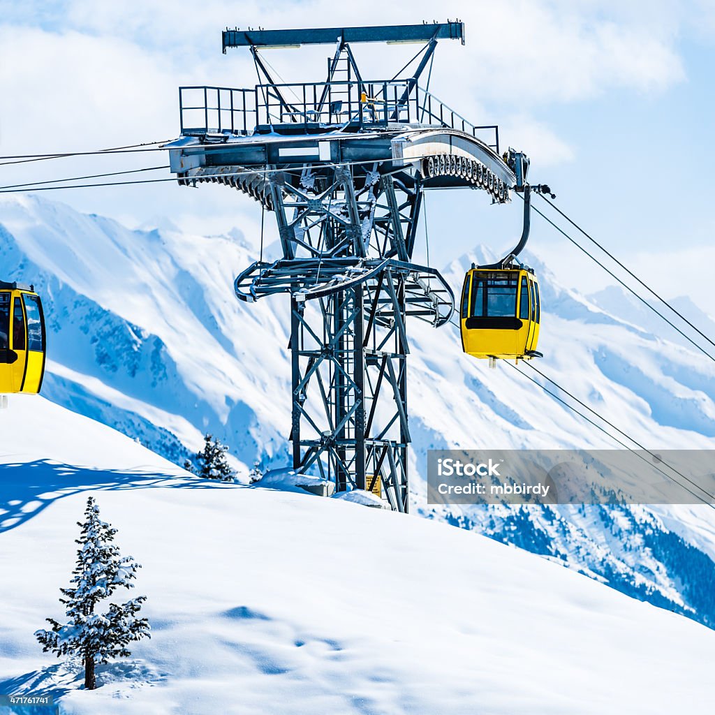 Teleférico no resort de esqui - Foto de stock de Esqui - Equipamento esportivo royalty-free