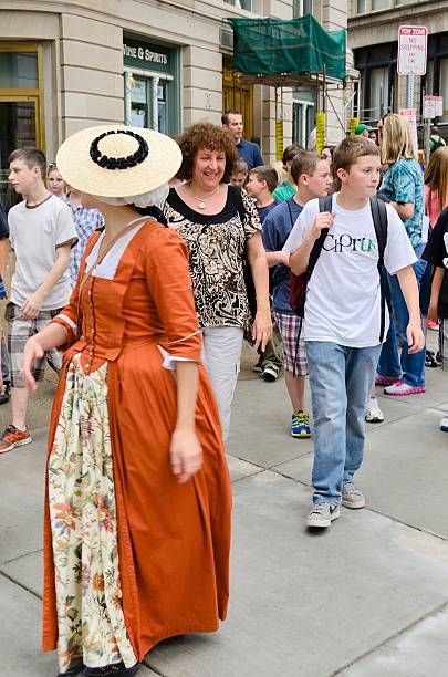 scène de rue de boston - people new england historical reenactment vertical photos et images de collection