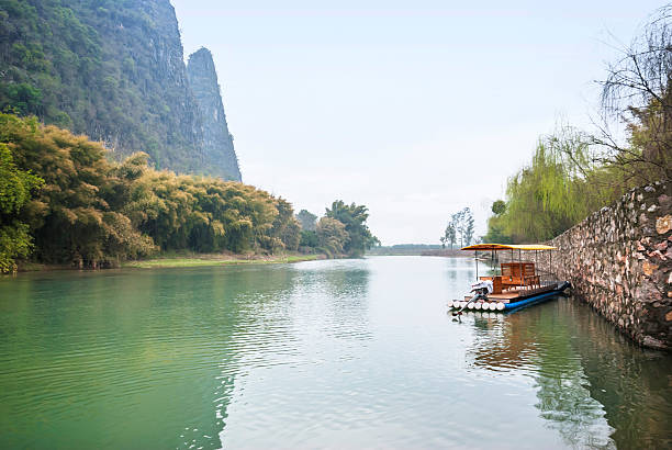 fiume di xingping antica città - bridge beauty in nature travel destinations yangshuo foto e immagini stock