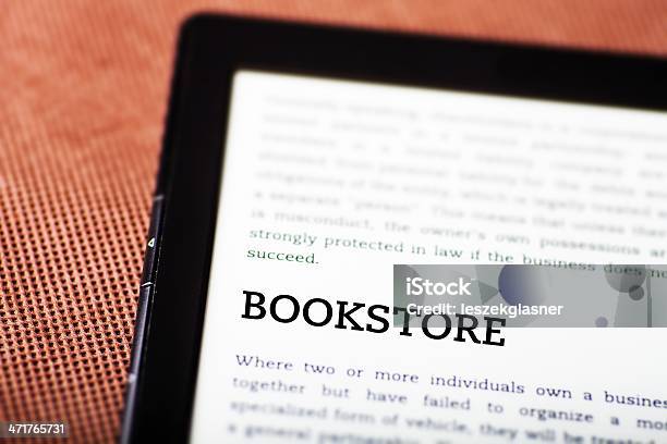 Librería En Concepto De Comprimidos Libro Electrónico Foto de stock y más banco de imágenes de Aprender