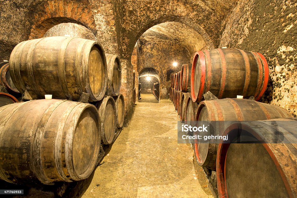 Antigua bodega de vinos - Foto de stock de Bodega - Almacén libre de derechos