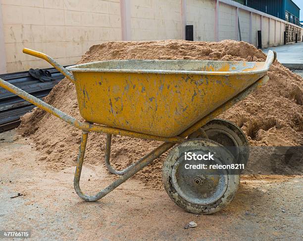 Areia De Praia - Fotografias de stock e mais imagens de Amarelo - Amarelo, Amontoar, Andaime