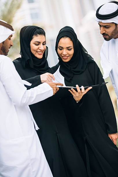 istock Emirati outdoors business conversation 471766798