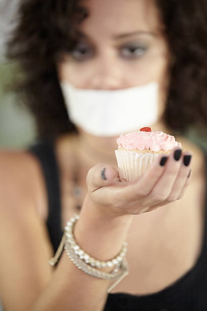 nr więcej słodycze - eating disorder bulimia gag weight zdjęcia i obrazy z banku zdjęć