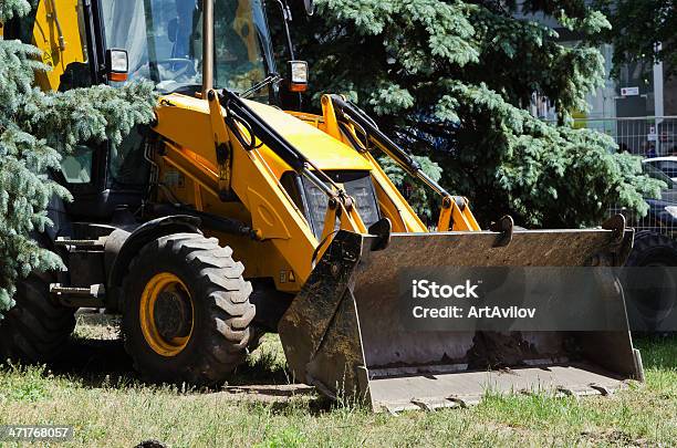 Foto de Grande Trator Amarelo Com Um Balde e mais fotos de stock de Agricultura - Agricultura, Alavanca, Amarelo