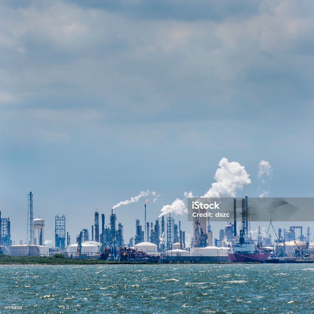 petroleum chemical oil processing refinery plant, Texas City industrial skyline Atmospheric distortion blurs the view of the petrochemical oil processing refinery plant of the industrial skyline in Texas City, Texas, USA, on Galveston Bay and the Gulf of Mexico Factory Stock Photo
