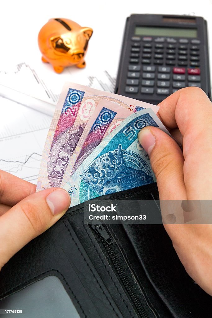 Esmalte notas em sua carteira.  Financeiro e receita composição - Foto de stock de Analisar royalty-free