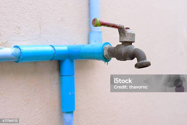 Vom Fass Und Pvcstange Wasser Stockfoto und mehr Bilder von Isoliert - Isoliert, Wand, Wasserrohr