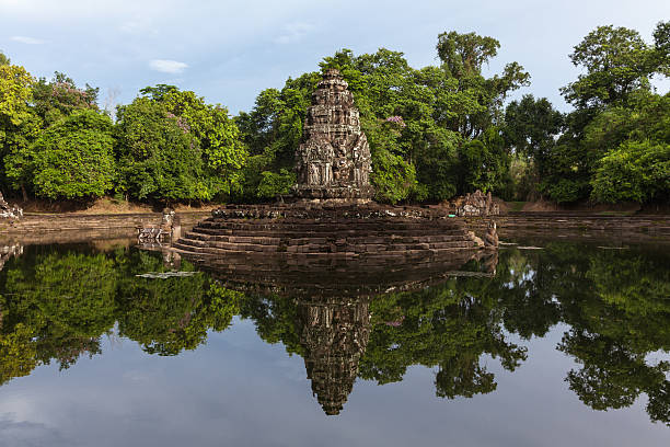 die ruinen von buddhistischen tempel neak pean, kambodscha - marcel siem stock-fotos und bilder