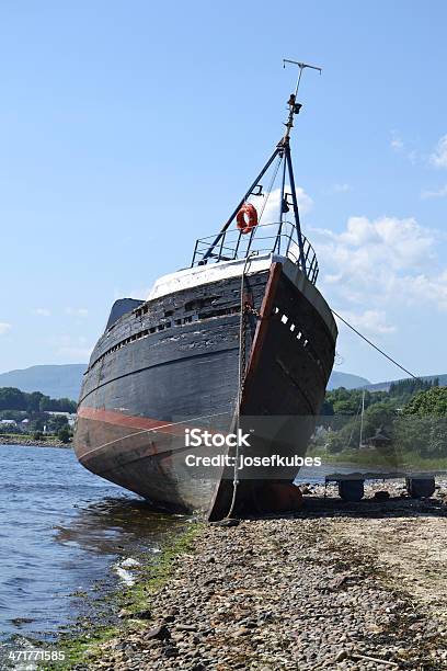 Photo libre de droit de Bateau Abandonné banque d'images et plus d'images libres de droit de A l'abandon - A l'abandon, Ancre, Arts Culture et Spectacles