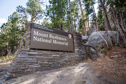 The entrance sign to Mount Rushmore