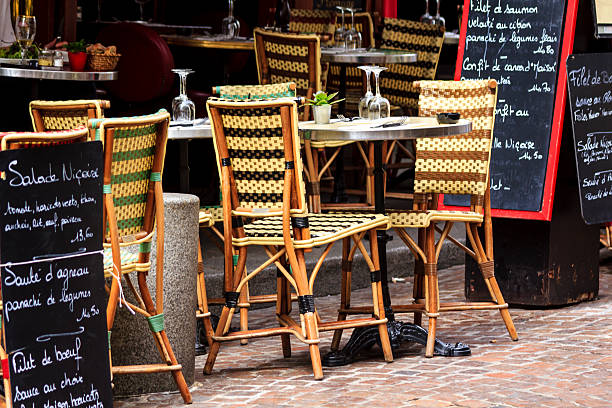 istock Cafe at rue Mouffetard in Paris 471772461