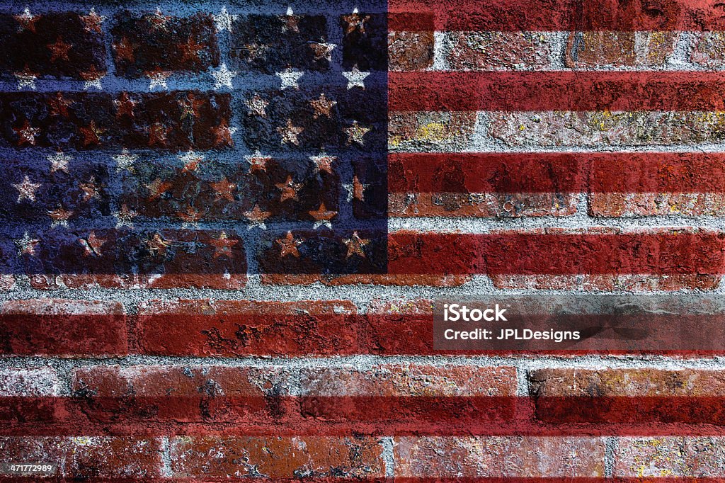 США флаг на фоне кирпичной стены фон - Стоковые фото Горизонтальный роялти-фри