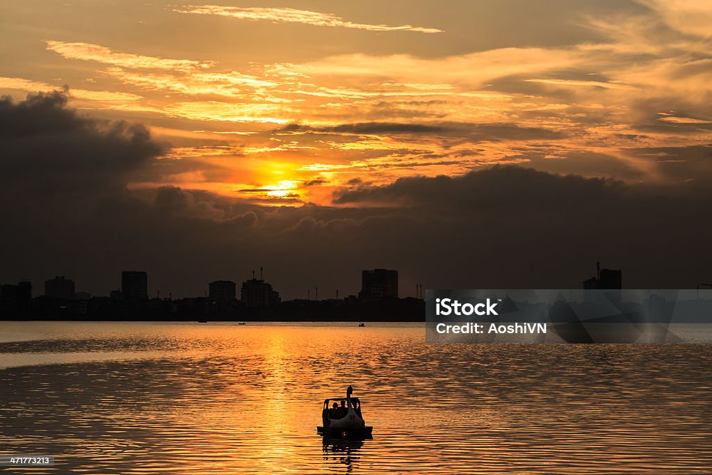 Pôr do sol, Westlake Hoang hon Tay Ho - Foto de stock de Azul royalty-free